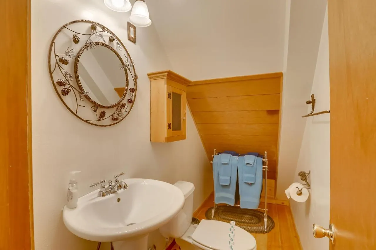 Smokeys Den South Lake Tahoe Cabin With Hot Tub!