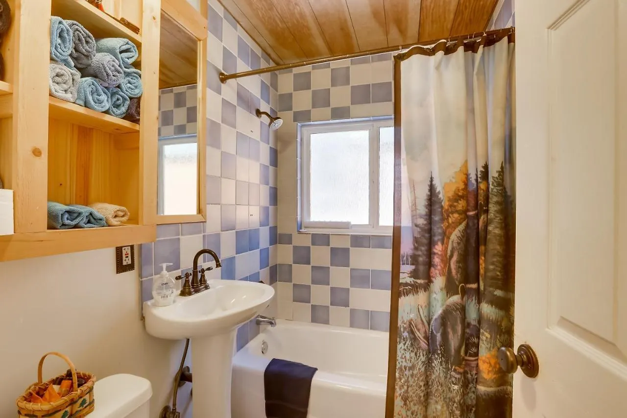 Smokeys Den South Lake Tahoe Cabin With Hot Tub! Holiday home